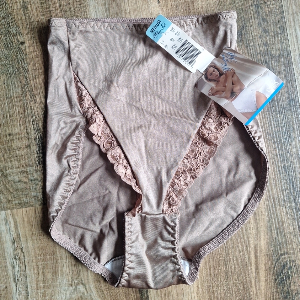 VTG Whisper Soft Lycra Lace Panties Size Med.